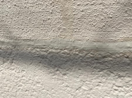 外壁クラック　コーキングで応急処置